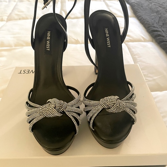 Nine West - Picture 4 of 8